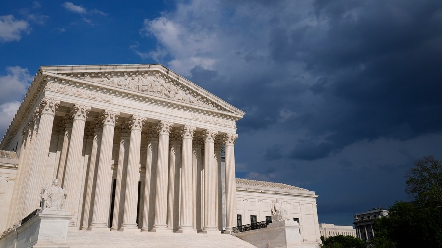 Supreme Court leans toward upholding federal internet subsidy program