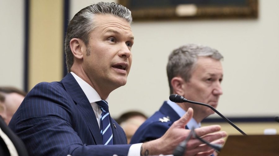 Democrat tears into 'embarrassment' Hegseth: ‘Get the hell out'