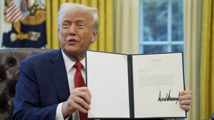 Divided Supreme Court sides with Trump to block teacher grants