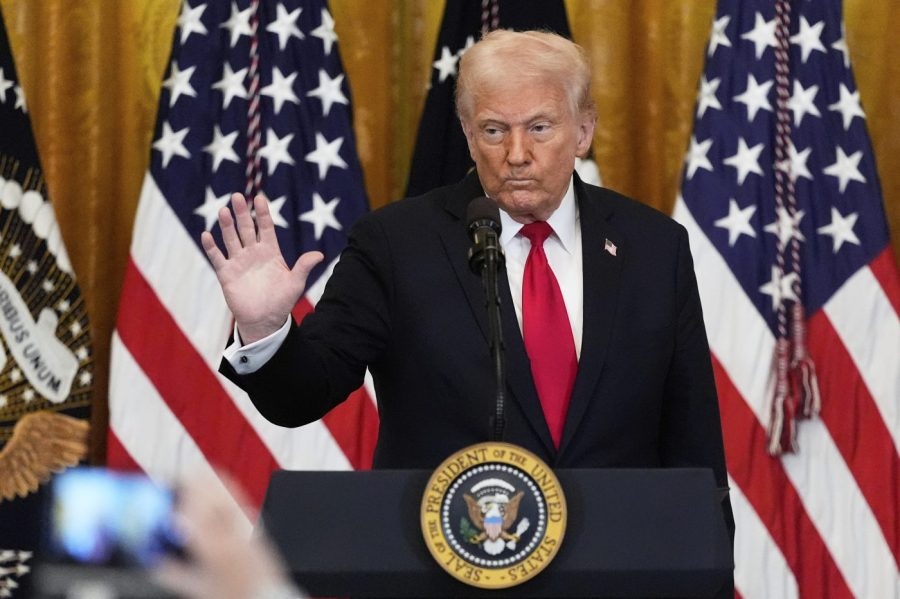 Federal employees union sues over Trump move to block collective bargaining
