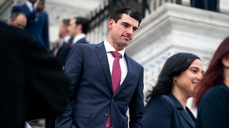 GOP congressman suggests he'd ‘lose money and go broke' if advisers stop stock trades