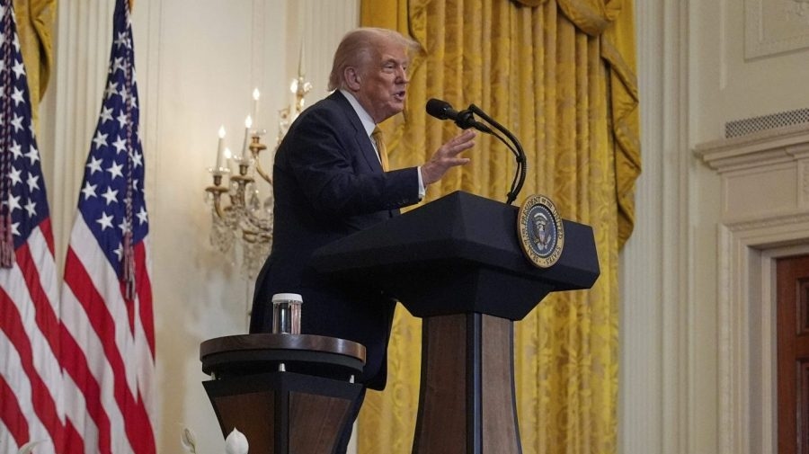 Trump loses favor with independents; overall approval hits 37 percent: Gallup