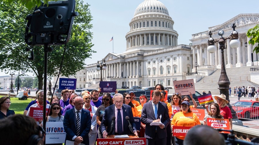 Infighting jeopardizes hopes of Democratic comeback