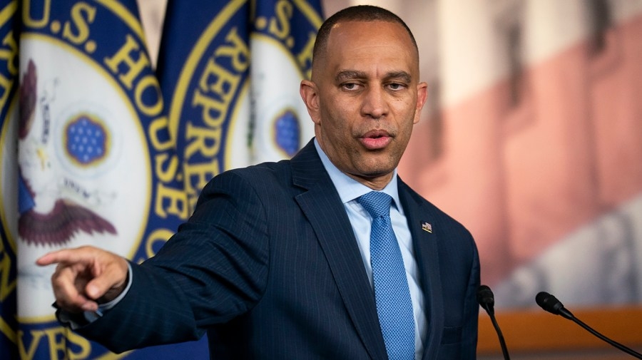 Jeffries: ‘Fair' that Americans are questioning if Trump is ‘actually fit'