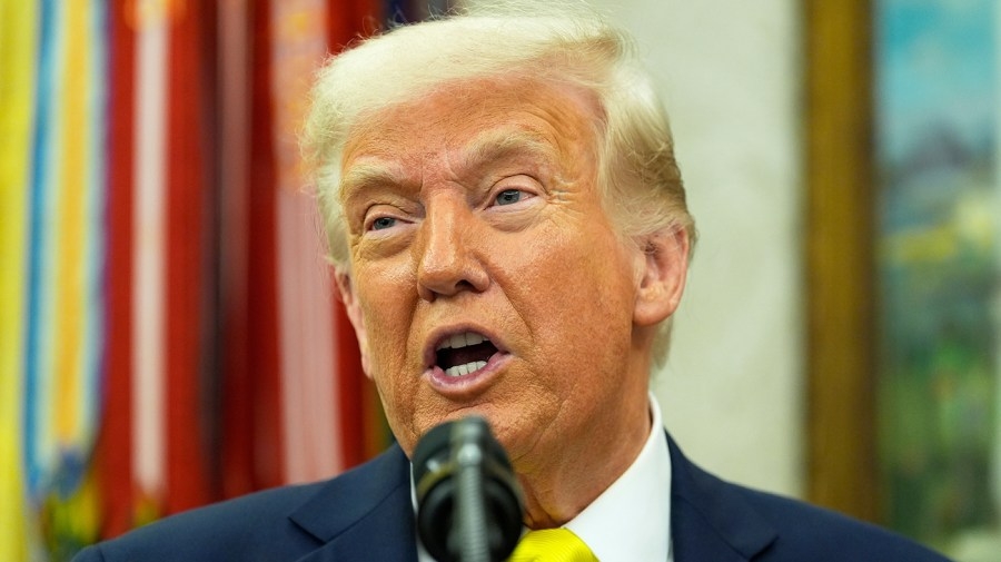 Trump steps up attacks on pollsters