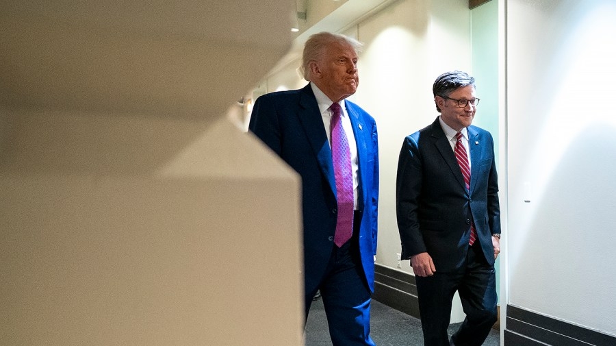More Americans say neither party has strong leaders: CNN poll