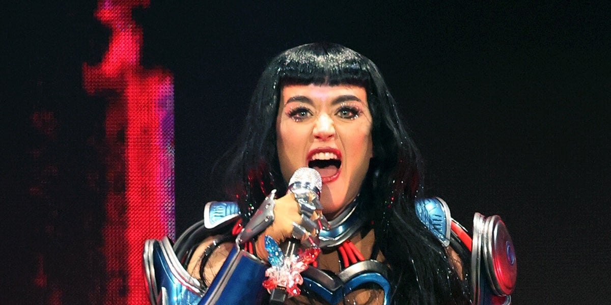 Katy Perry Stops Detroit Show To Assist Fan Who Collapsed Onstage