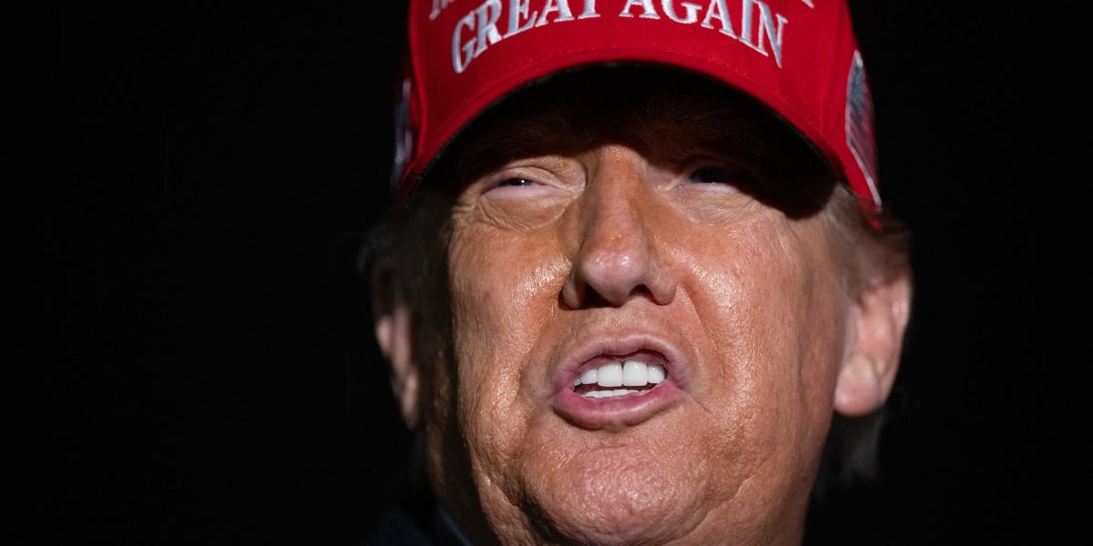 Trump's Phone Lock Screen Is Going Viral Again — And It's Hilariously On-Brand