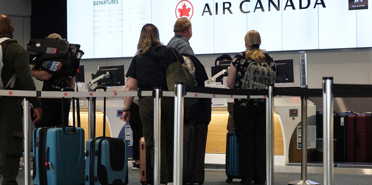 'Horribly Insulted' Canadian Snowbirds Ax U.S. Travel Plans Over Trump's Trade War