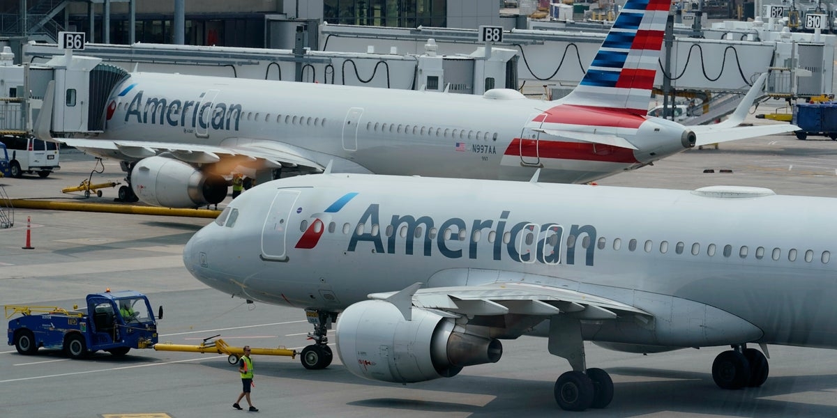 Man Died After Flight Crew Delayed Medical Help Until Other Passengers Disembarked: Lawsuit