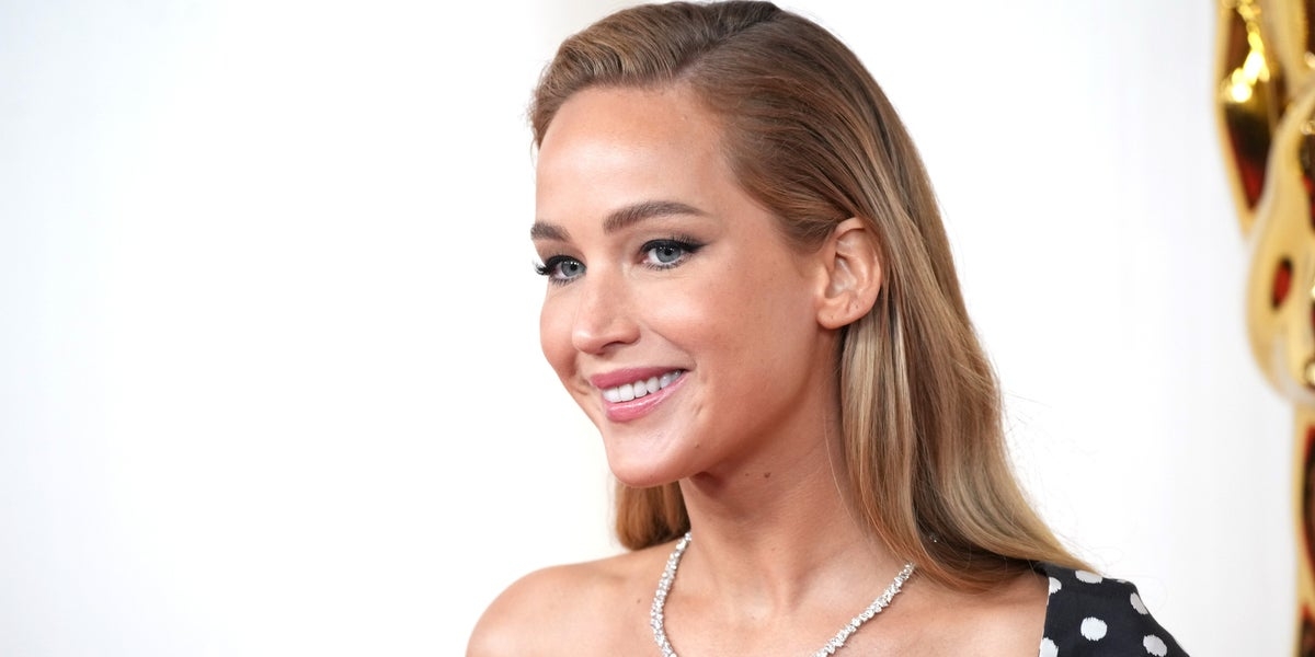 Jennifer Lawrence Gets Real About 1 Aspect Of Motherhood That's ‘Extremely Isolating'