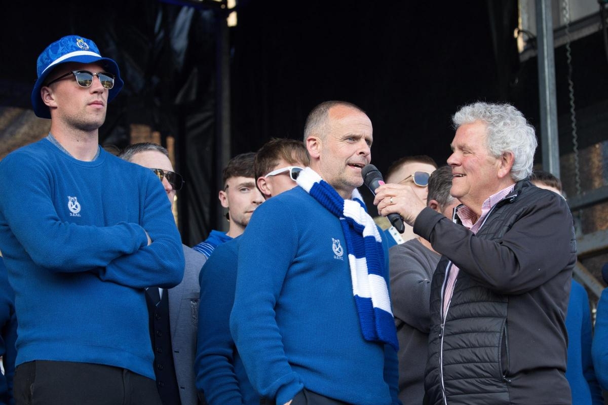 Football legends and Queen of Country take the stage to celebrate Irish Cup win