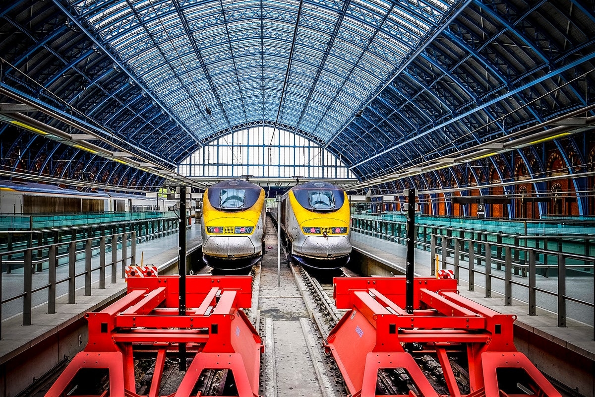 Warning to tourists as power outage cancels Eurostar journeys