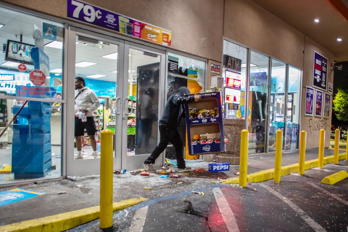 Looters in LA are targeting the city's jewelry district as cops are preoccupied with ICE protests
