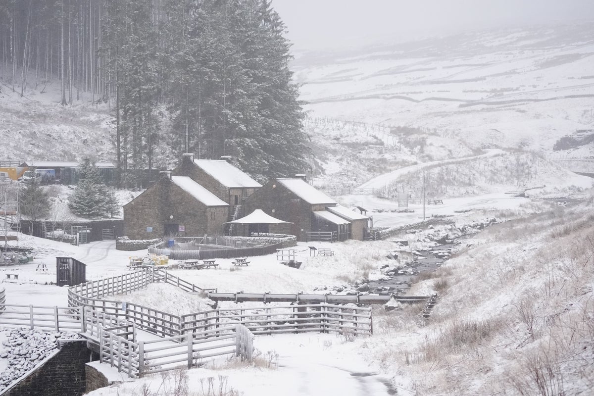 UK weather live: Snow and ice to hit Britain as Met Office warns of rare freezing rain