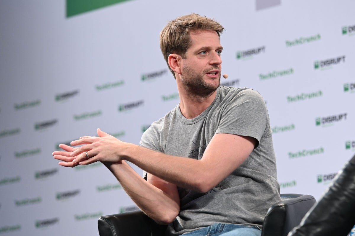 Klarna's AI replaced 700 workers. It now wants some of them back to improve customer service