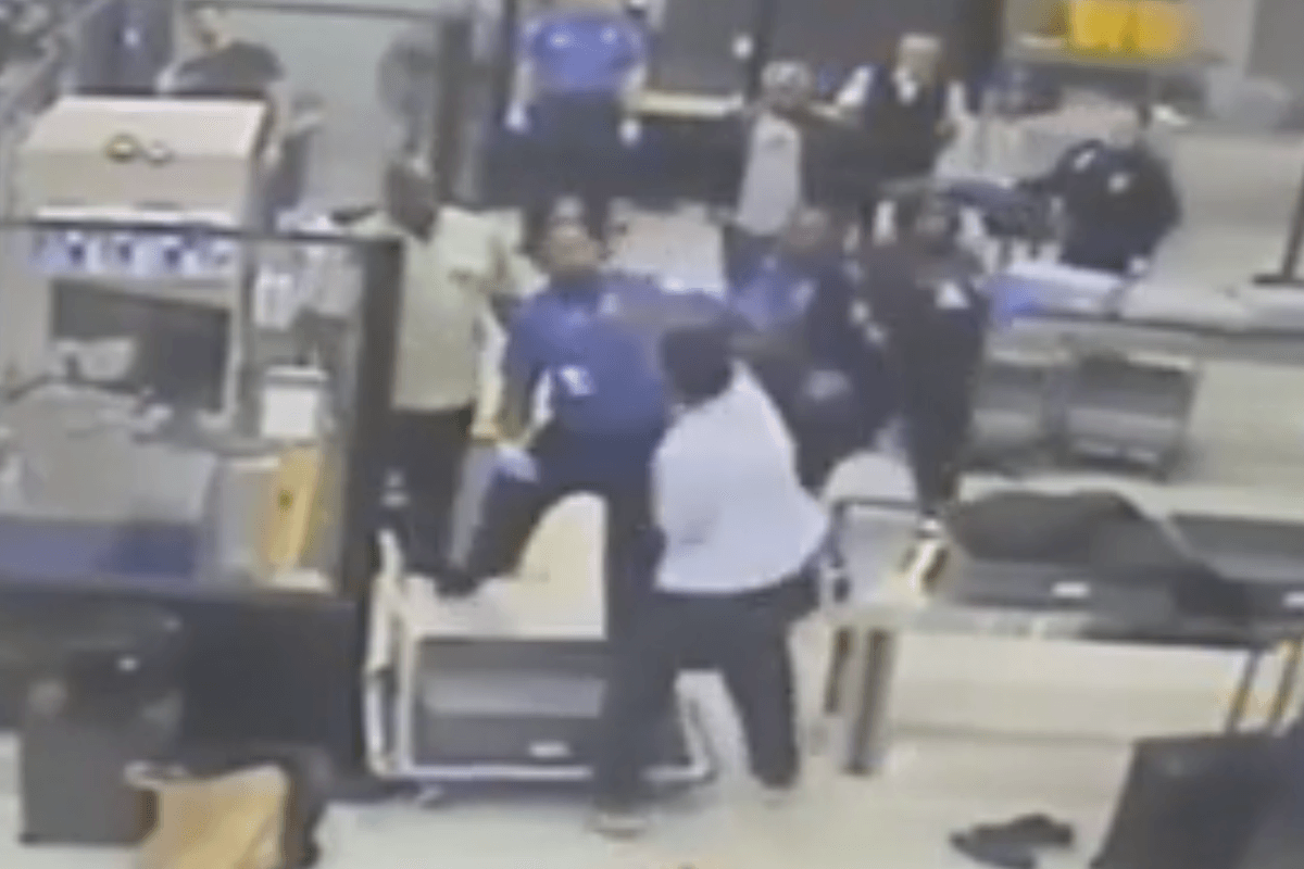 Moment traveler attacks TSA agents in Florida airport sparking brawl