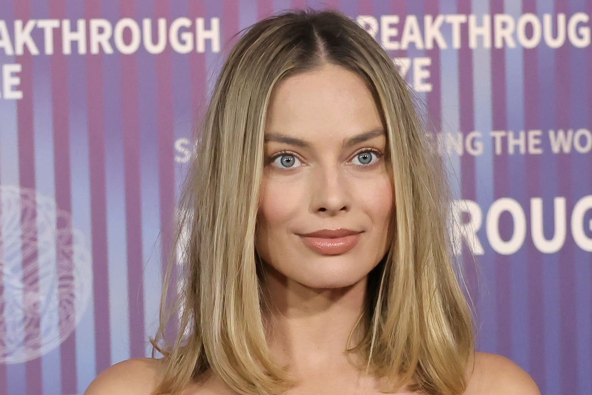 Margot Robbie in talks to star in remake of 1950s classic Attack of the Fifty Foot Woman