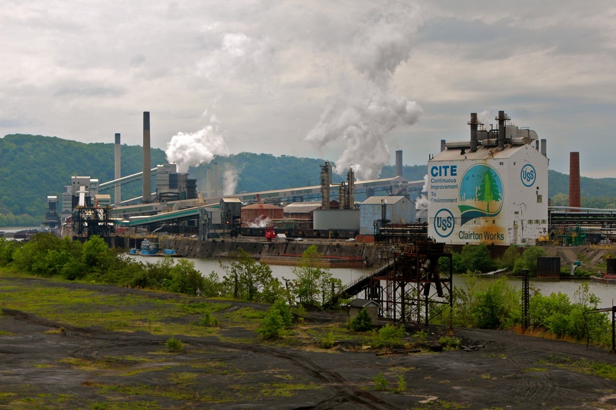 Workers trapped under the rubble after explosion at steel plant near Pittsburgh