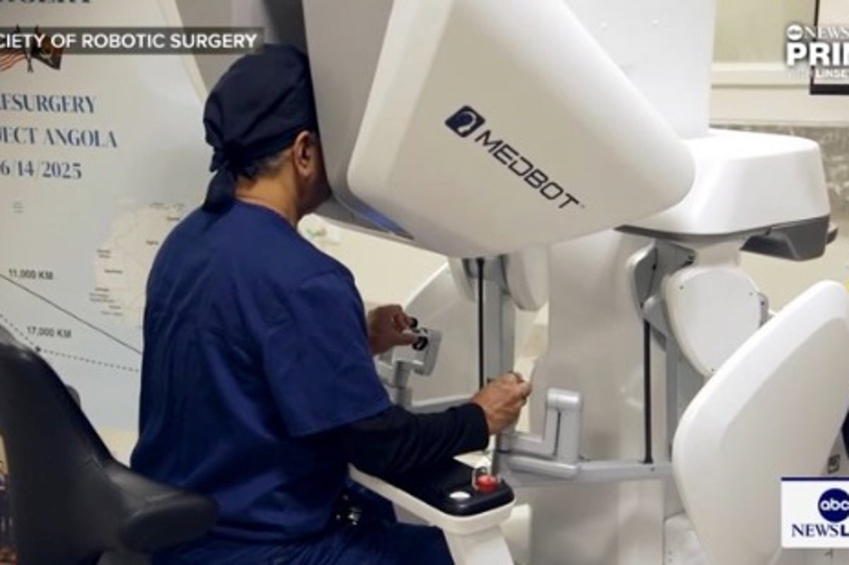 Doctor uses robot to remotely perform surgery on patient thousands of miles away