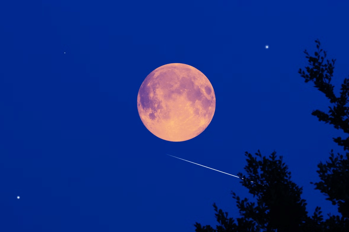 Sturgeon full moon to coincide with arrival of Perseids meteor shower