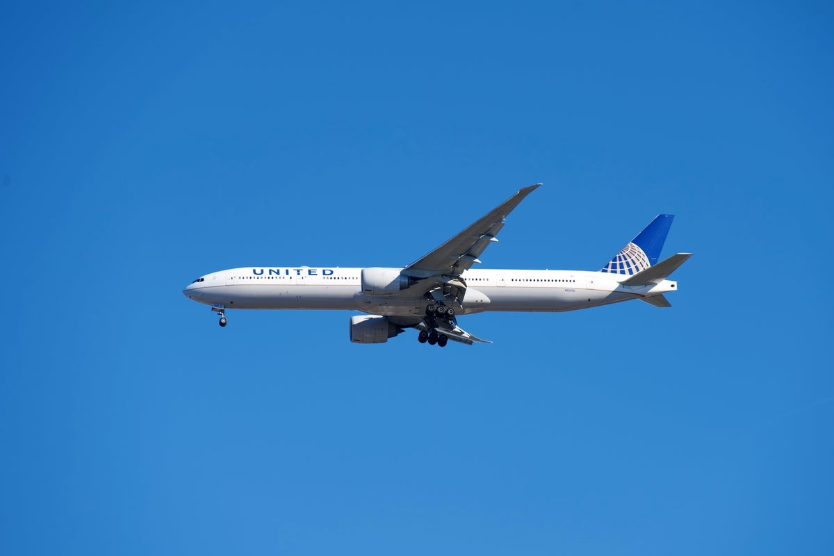 United Airlines flight forced to turn back to Heathrow as ‘fumes' fill part of plane after take-off