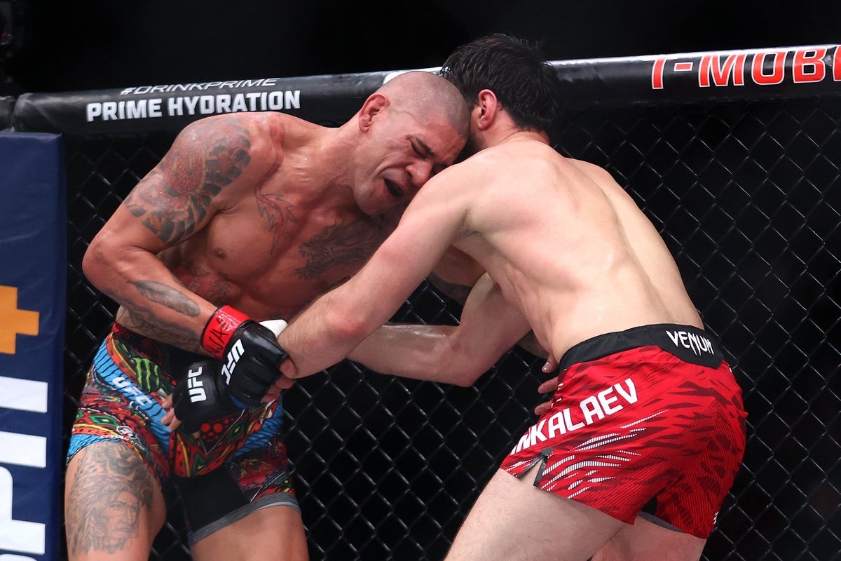 Alex Pereira accused of greasing by Magomed Ankalaev's coach after UFC 313 clash