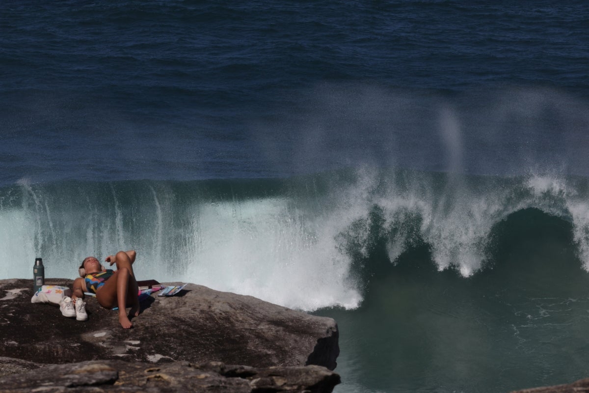 Six killed as huge waves crash onto Australia's east coast