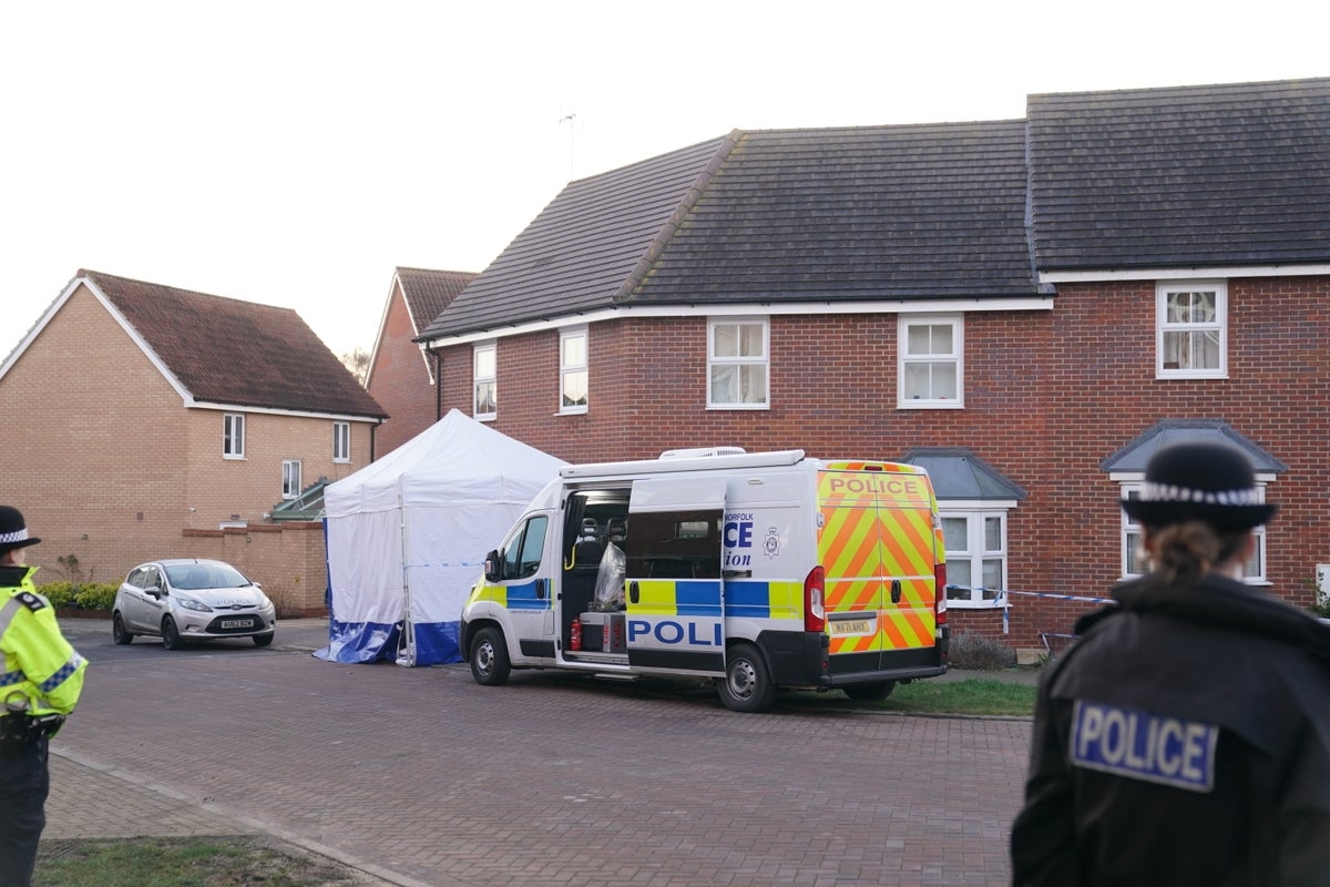 Police worker gets misconduct warning over handling of 999 call before four deaths