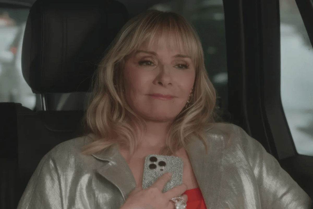 Sex and the City star Kim Cattrall's character Samantha Jones returns to spin-off show for brief exchange