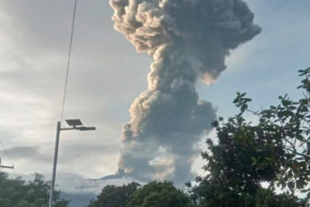Volcano erupts in Philippines sending ash 4km into the sky