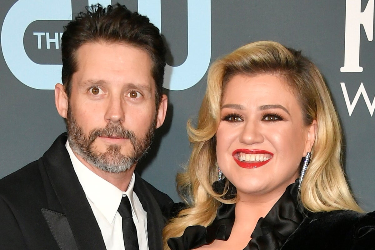 Kelly Clarkson's ex-husband's obituary reveals he was in a relationship with her former assistant