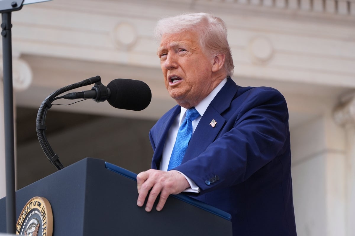 Russian bots turn on ‘clown' Donald Trump after his comments against Putin's attacks on Ukraine