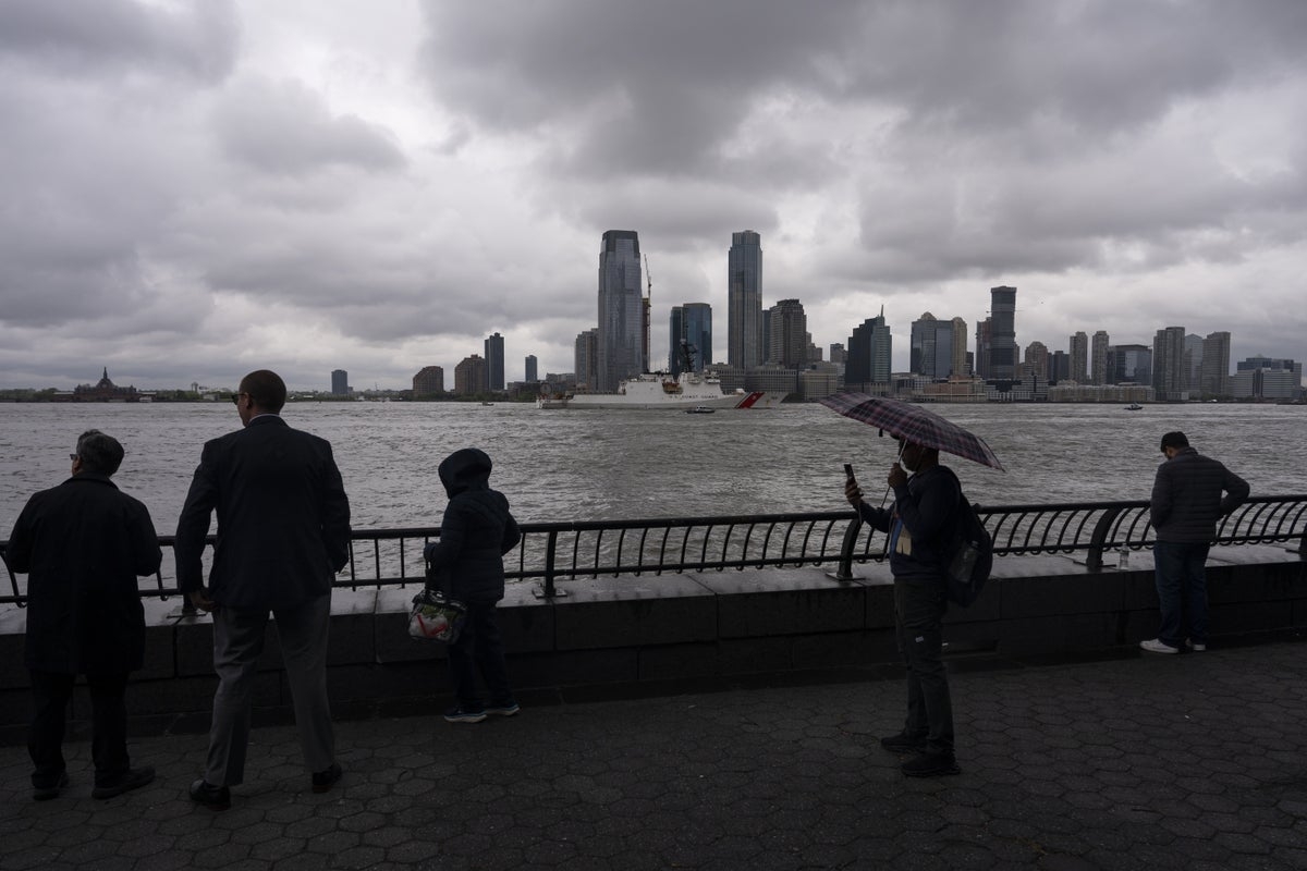 Boat explodes on Hudson River during NYC Fleet Week, multiple injuries reported