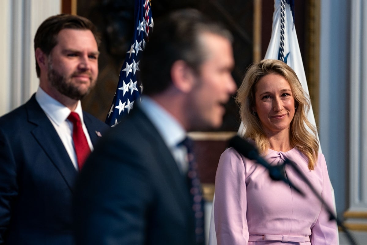 Who is Jennifer Rauchet, wife of Pete Hegseth said to have been included on Signal chat about Yemen attack?