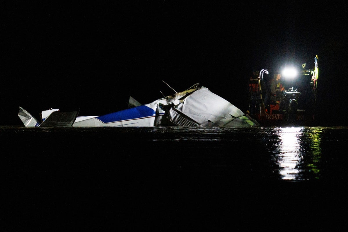 3 killed as small plane crashes into Nebraska river