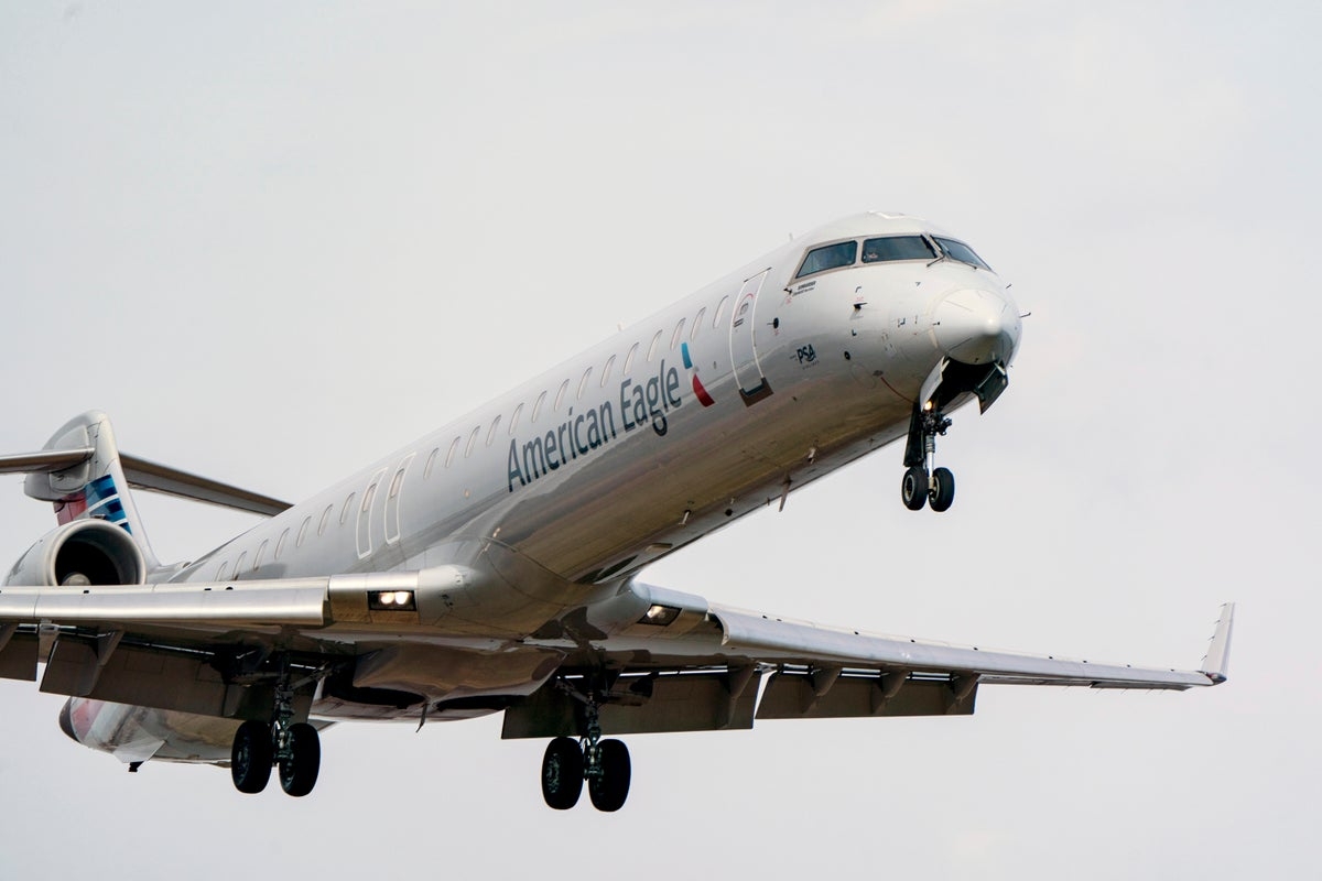 Passengers scramble onto wing of American Airlines plane after cabin fills with smoke