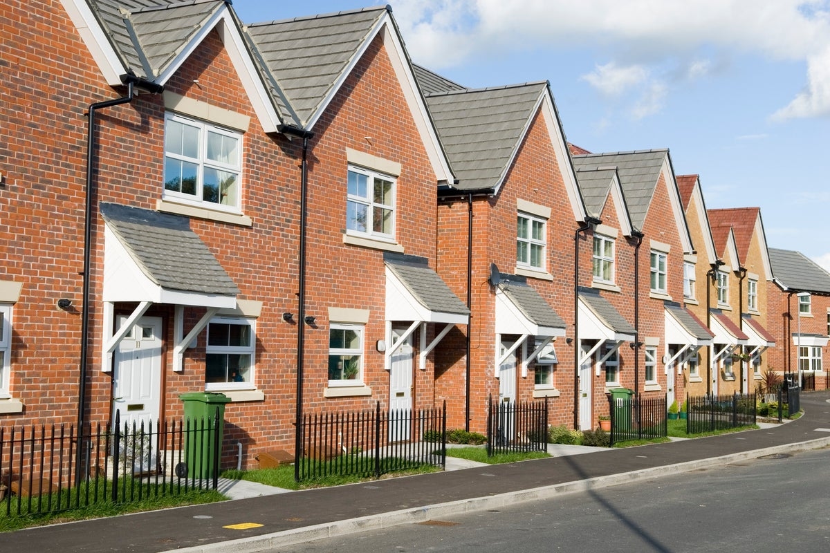 Average UK house asking price sees steepest monthly drop in 20 years