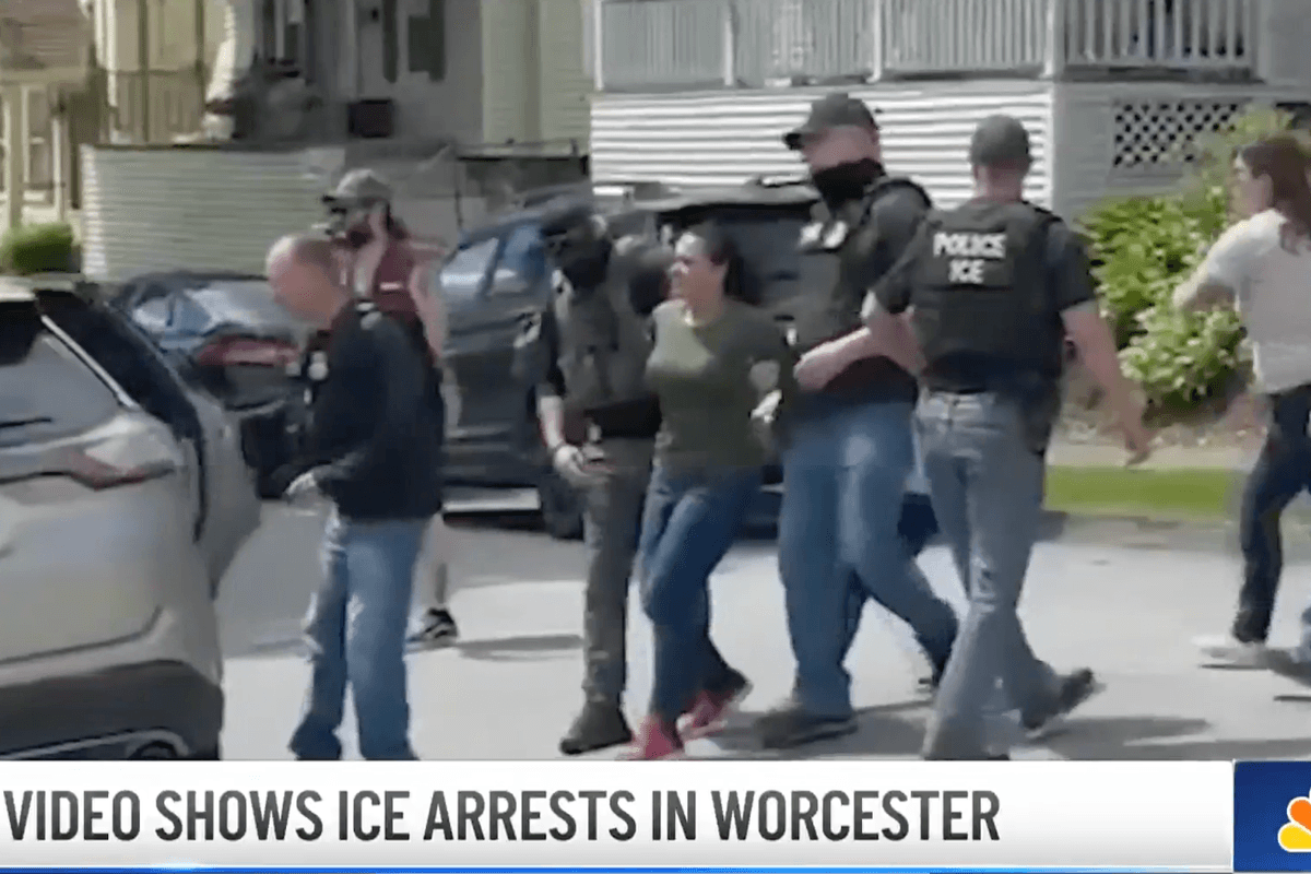 ‘Fed up' crowd in Massachusetts swarms ICE agents attempting to arrest mother