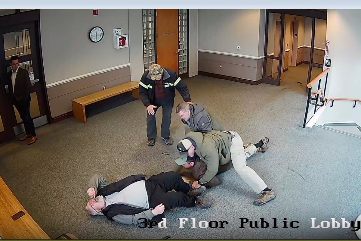 Footage shows chaotic deportation arrest of migrant at federal courthouse as he shows up for hearing
