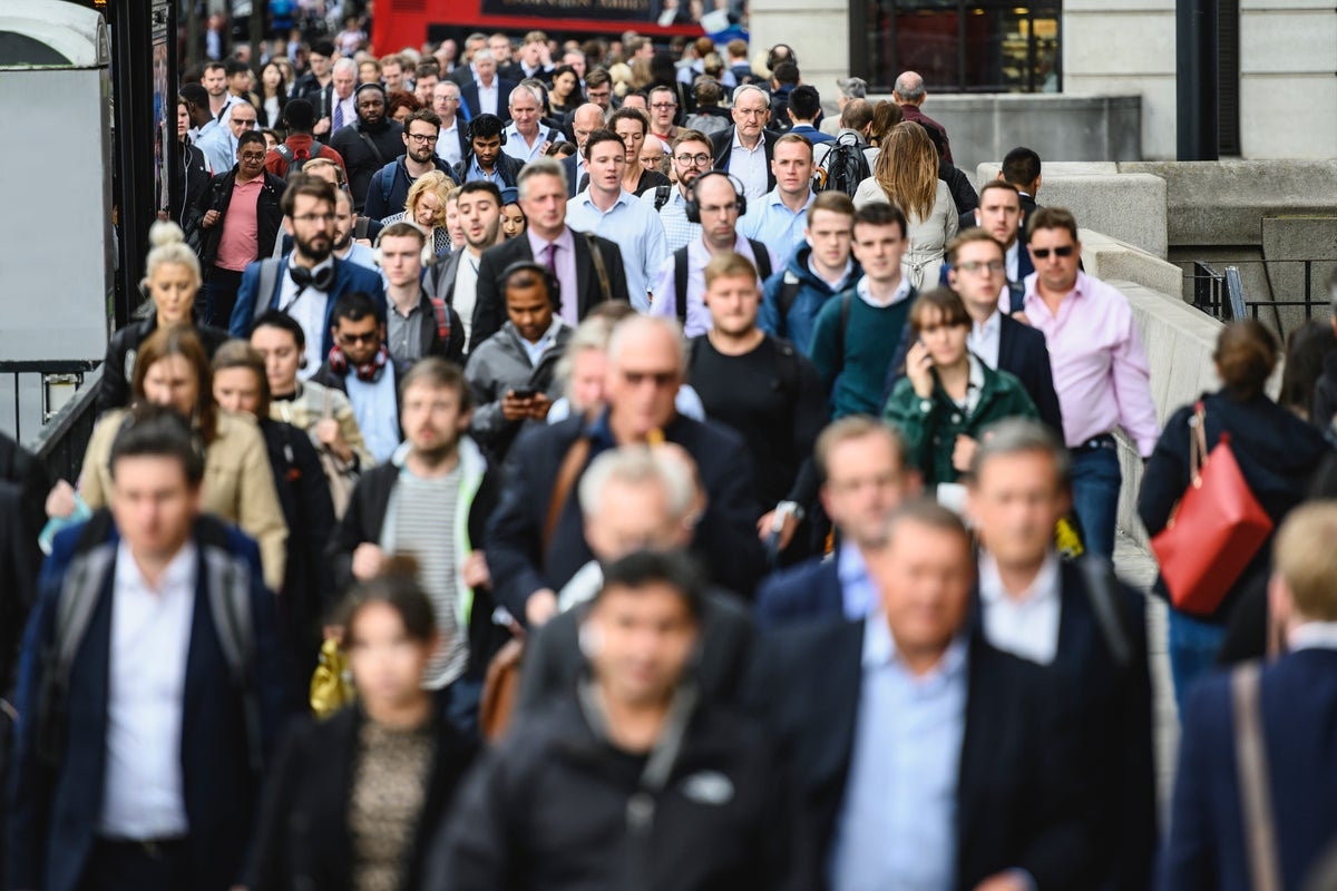 UK economic growth slows amid pressure on business and Trump trade war