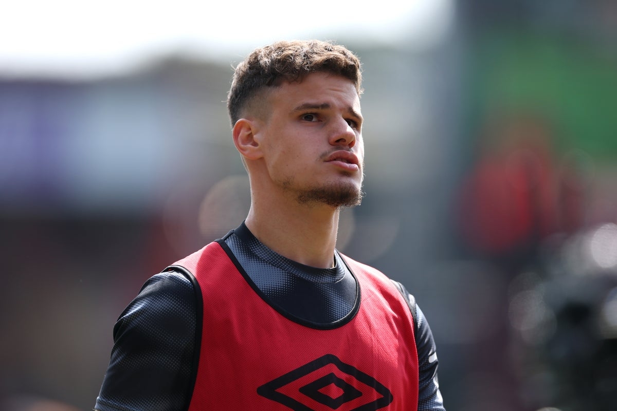 Milos Kerkez's dad provides major update on Liverpool transfer