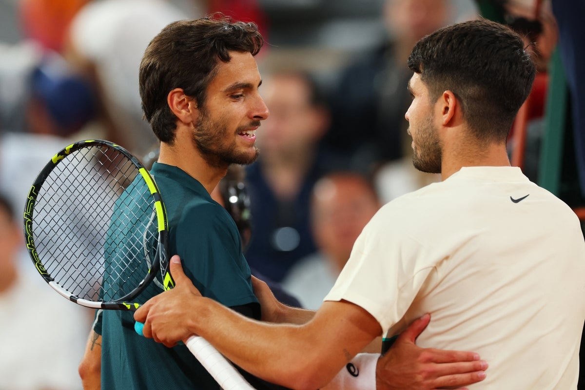 Angry Carlos Alcaraz out of trouble as Lorenzo Musetti retires from French Open semi-final