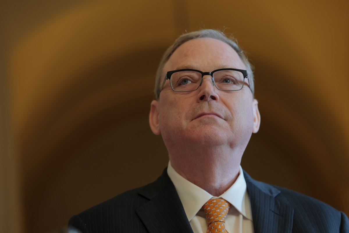 Trump Adviser Fails Key Question on Tariff Price Increases