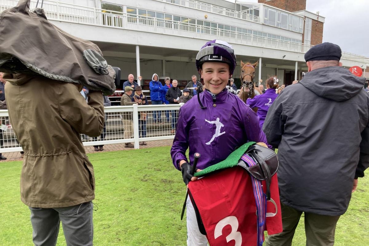 Rising star rider Billy looks to shine under blue skies at Redcar Races