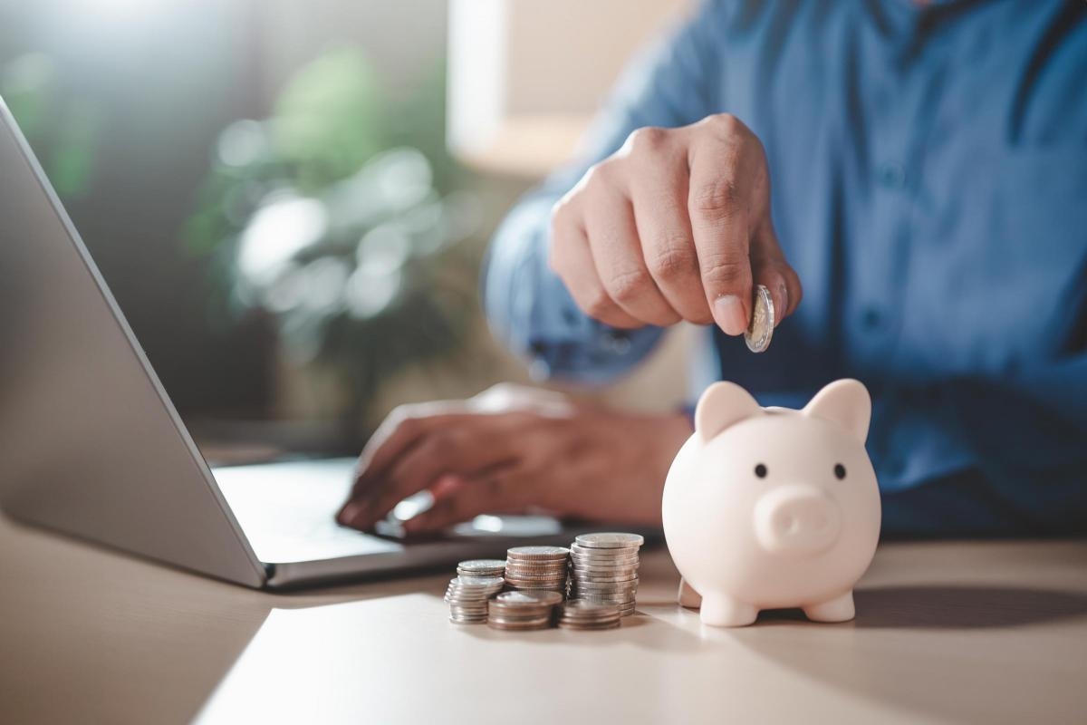 Millions with savings accounts risk losing £300 this year, expert warns