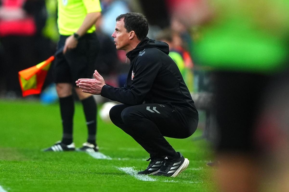 Regis Le Bris is 'on the edge' - and Sunderland's boss wouldn't have it any other way