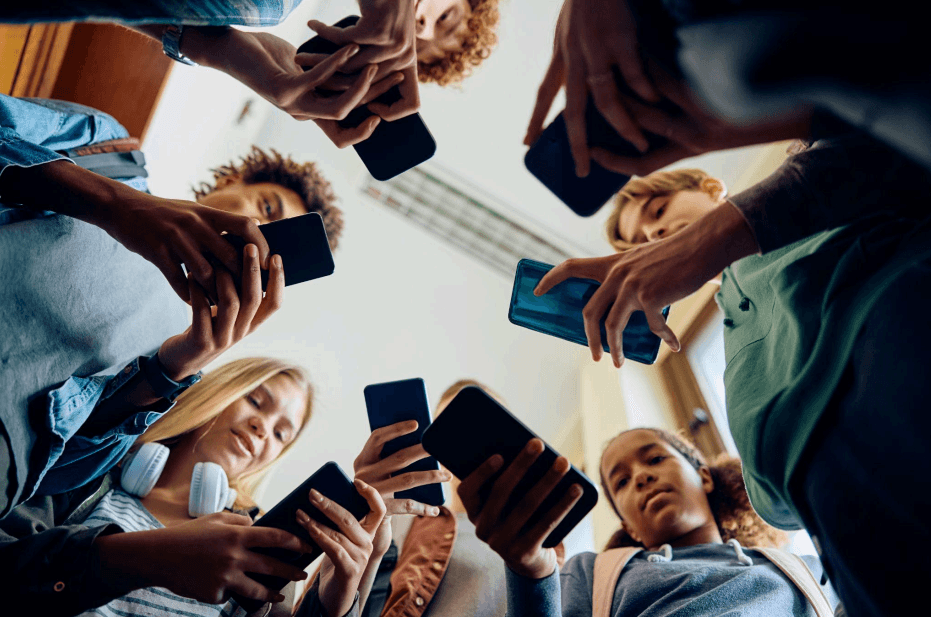 School cellphone ban passes Oklahoma House as lawmakers debate library book bans, policies