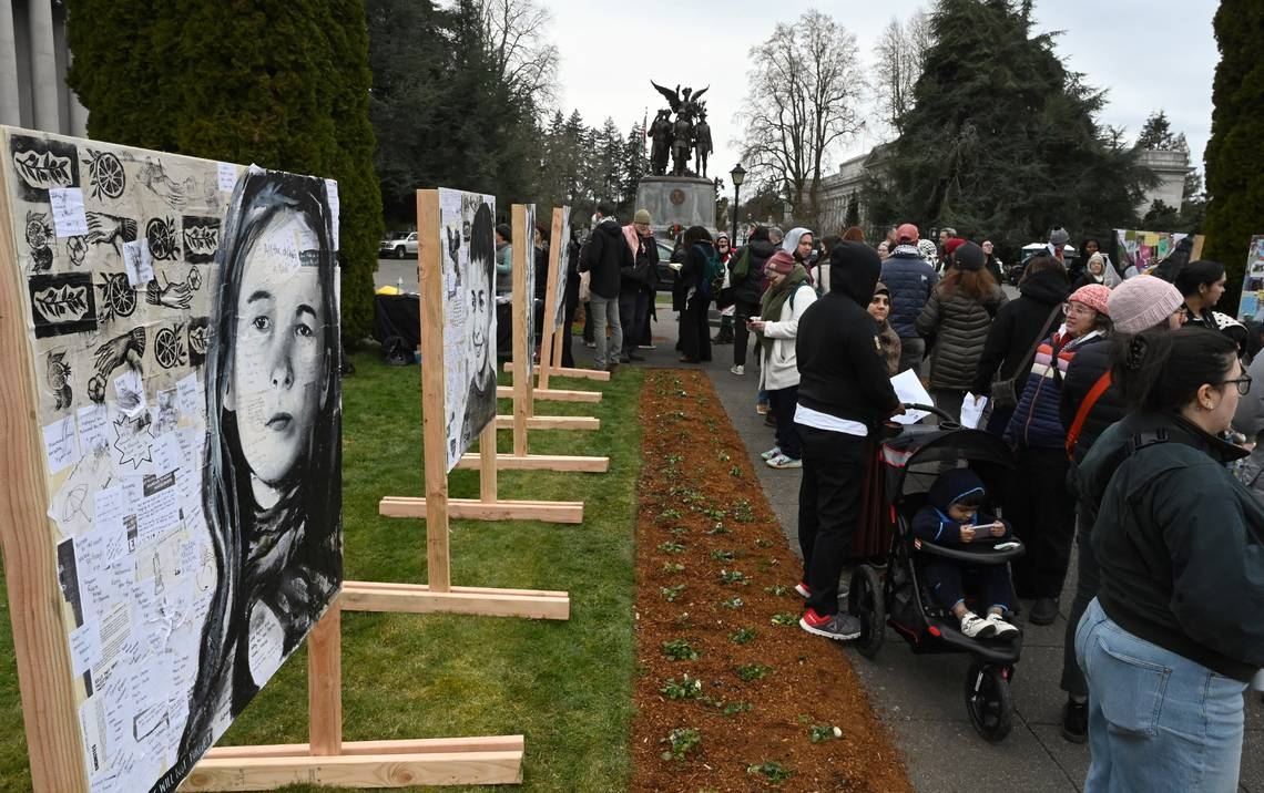 Solemn gathering in support of Palestine draws hundreds to WA Capitol