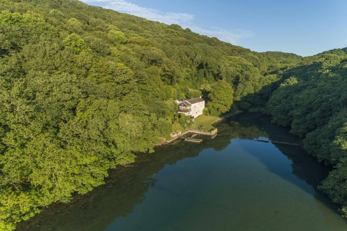 Cornwall house where Oasis recorded their debut album now up for sale for £1.95m